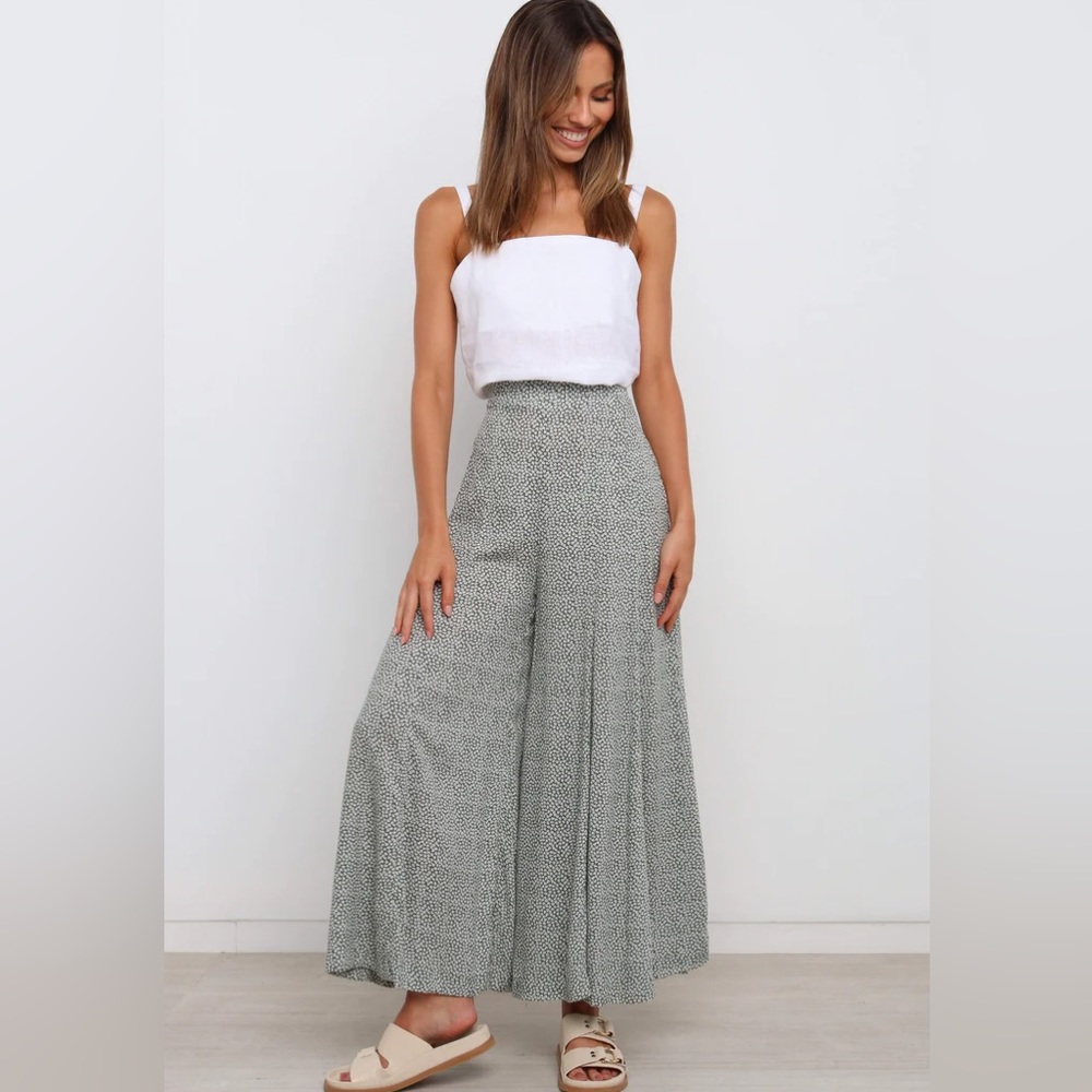 NWOT. Petal & Pup Green Nevah Pants.